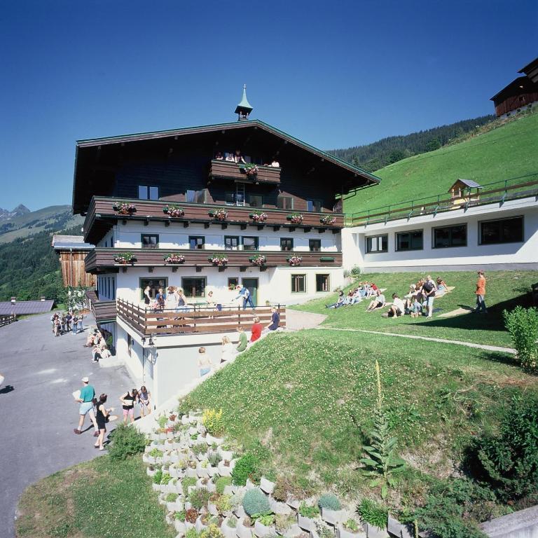Ski In-Ski Out - Gaestehaeuser Saalbach-Hinterglemm - Wallegghof Christianhof ภายนอก รูปภาพ